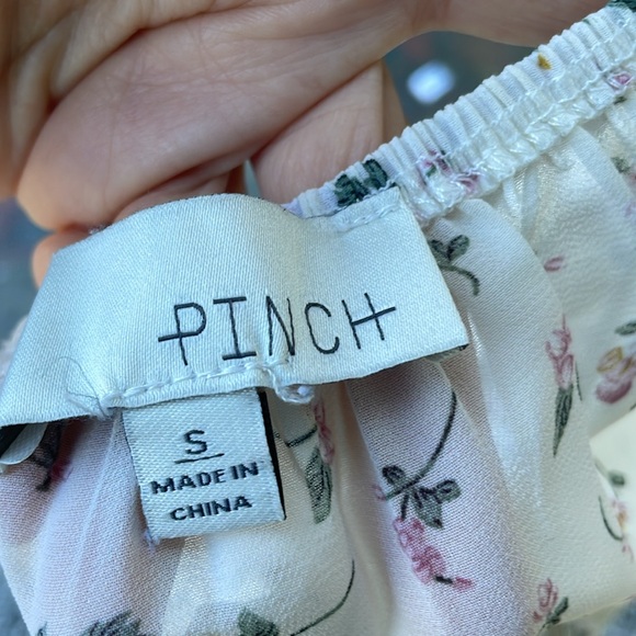 Floral Off-Shoulder Ruffle Top - Picture 5 of 6